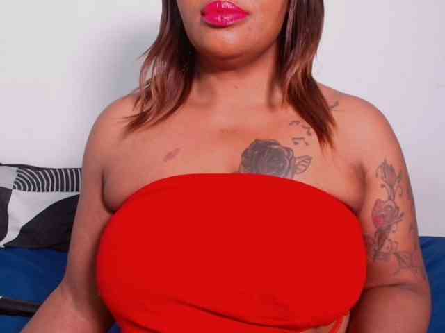 SpicyQueenXxx webcam