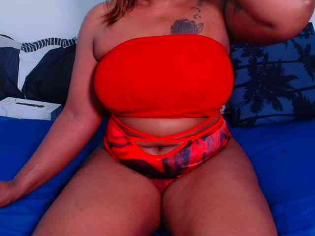 SpicyQueenXxx webcam