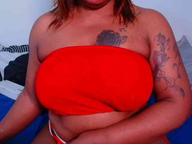 SpicyQueenXxx webcam