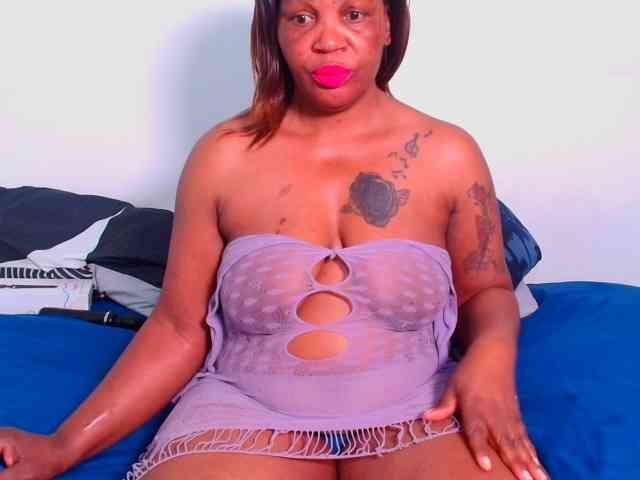 SpicyQueenXxx webcam