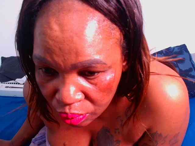 SpicyQueenXxx webcam