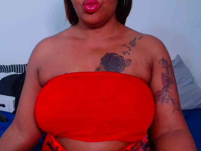 SpicyQueenXxx webcam