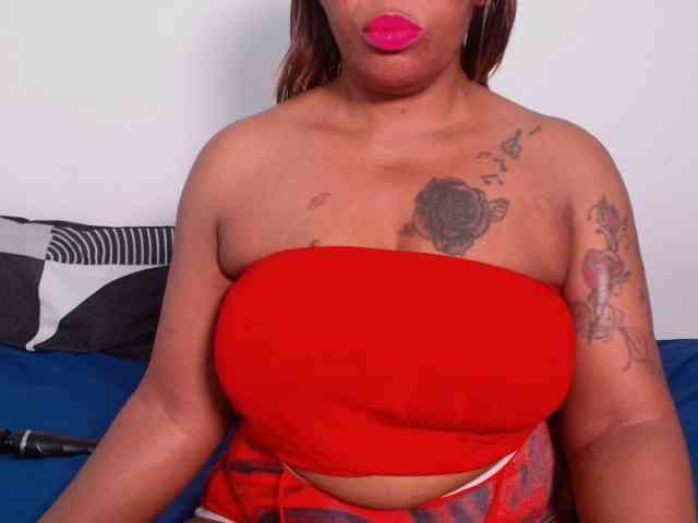 SpicyQueenXxx webcam