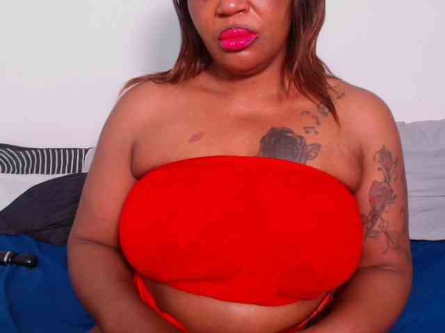 SpicyQueenXxx webcam