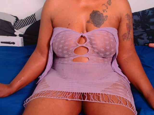 SpicyQueenXxx webcam