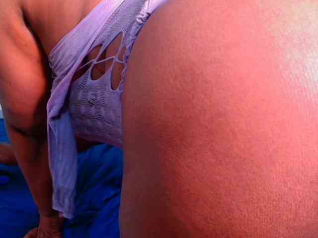 SpicyQueenXxx webcam