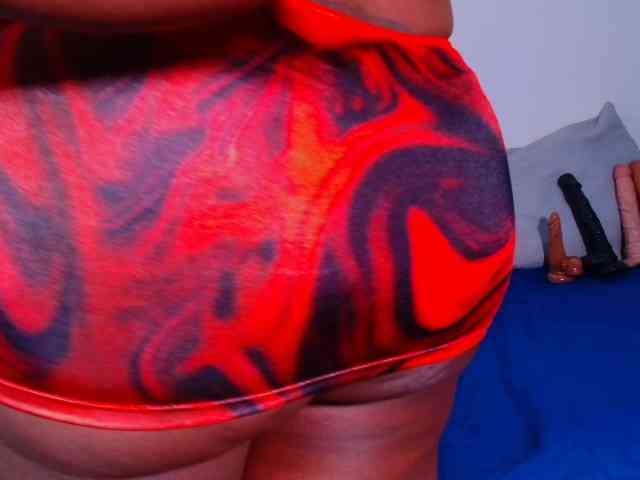 SpicyQueenXxx webcam