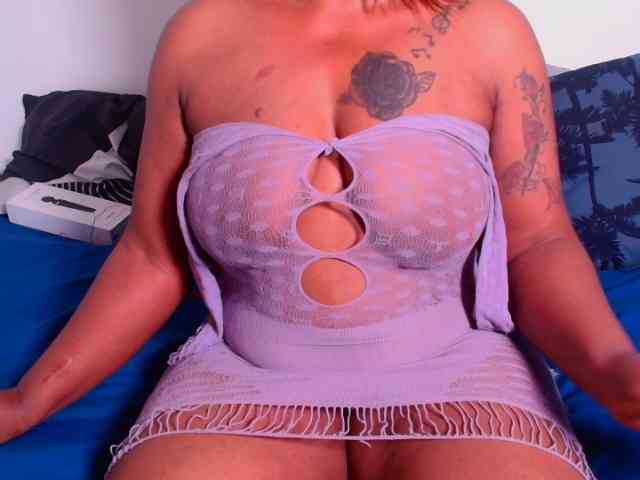 SpicyQueenXxx webcam