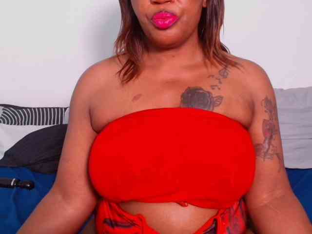 SpicyQueenXxx webcam