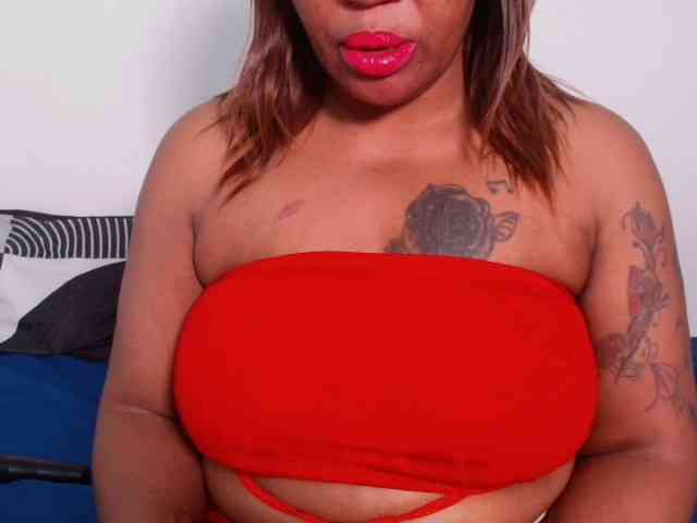 SpicyQueenXxx webcam