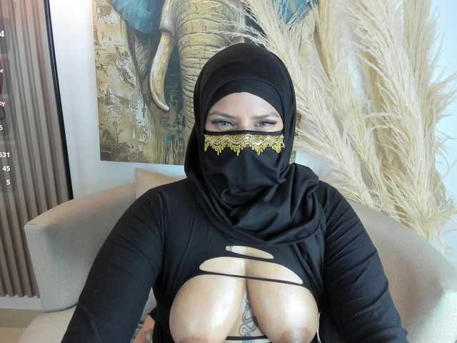 Discover zully-arabb from BongaCams