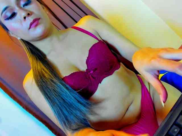 Cerina00 Live Webcam on BongaCams