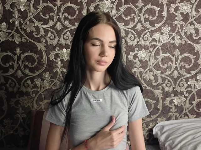  Lola-Lush chat room
