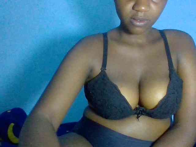 Tightpussy22 Live Webcam on BongaCams