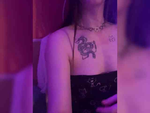 online nude cam Kiss-of-Life1