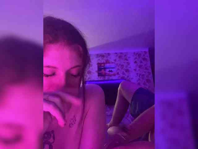 Kiss-of-Lifee webcam