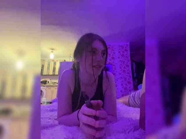 online nude cam Kiss-of-Life1