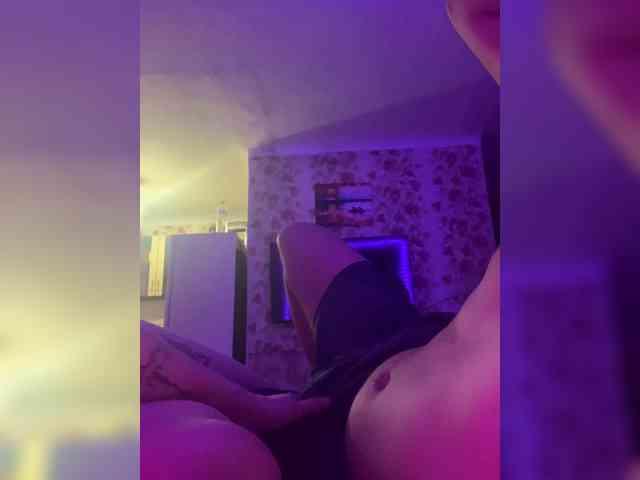 Kiss-of-Lifee webcam