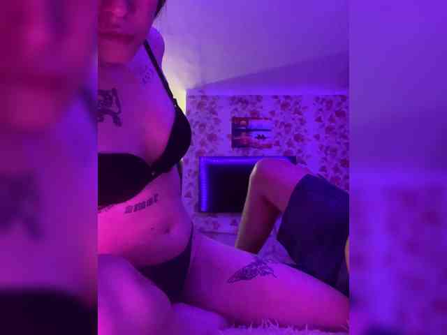 webcam chatroom Kiss-of-Life1
