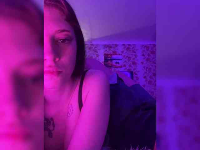 Kiss-of-Lifee webcam