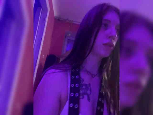 amateur nude online Kiss-of-Life1