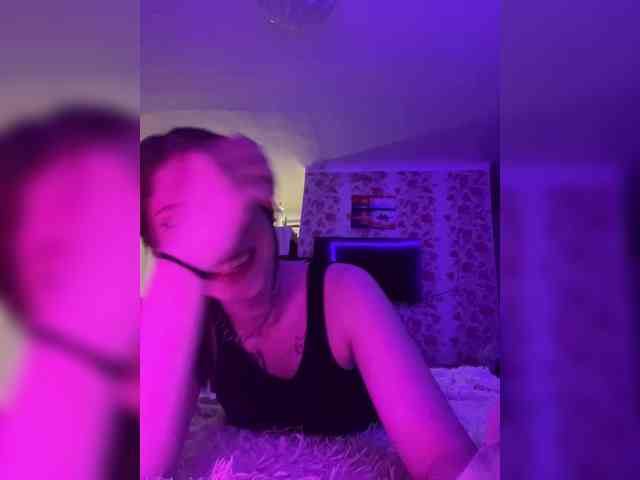 live nude webcam Kiss-of-Life1