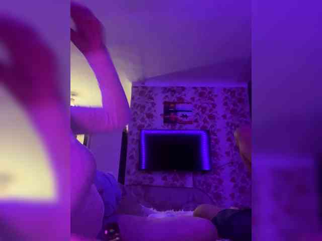 webcam chatroom Kiss-of-Life1