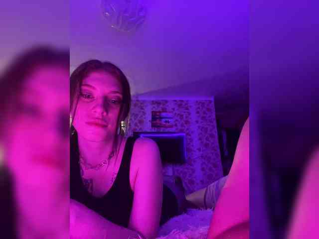 online nude cam Kiss-of-Life1