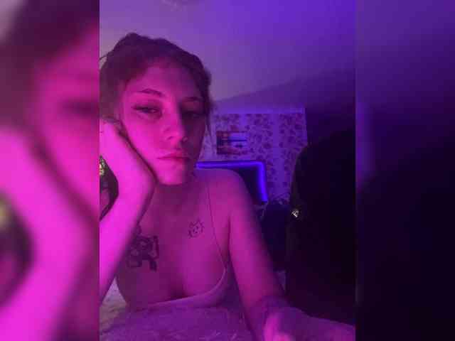 Kiss-of-Lifee webcam