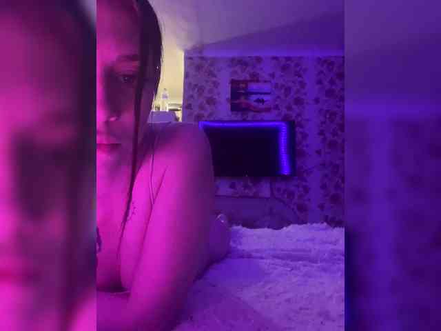 webcam chatroom Kiss-of-Life1