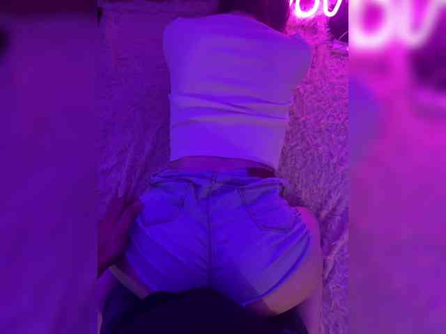 web cam nude Kiss-of-Life1