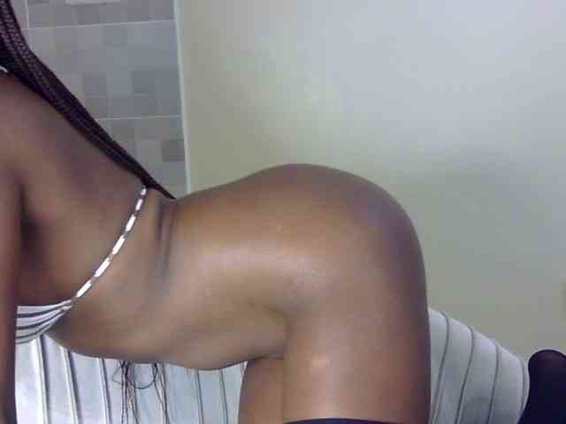 QueenAdora webcam