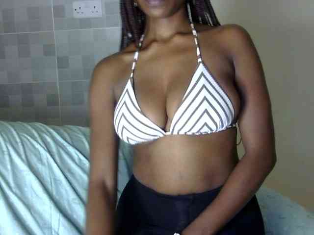 QueenAdora webcam