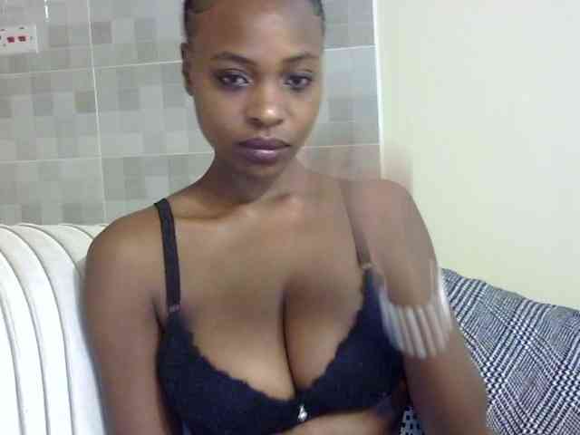 QueenAdora webcam