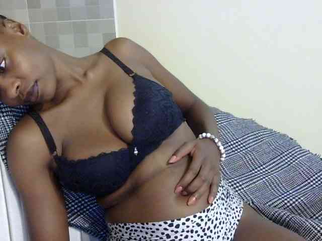 QueenAdora webcam