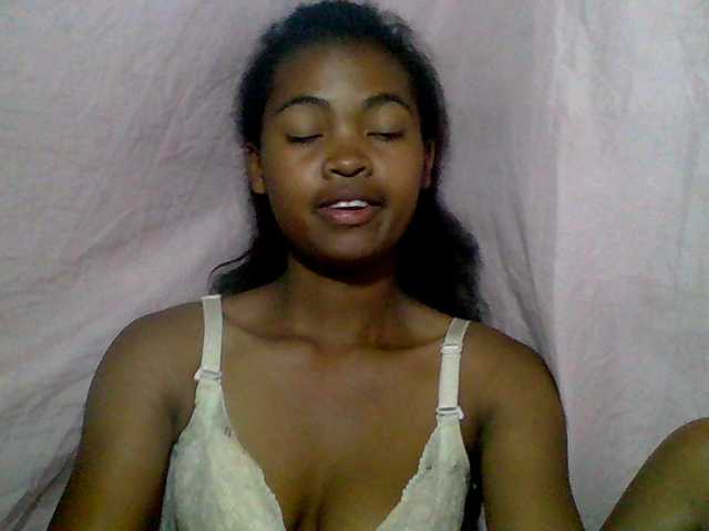 Allycha1's BongaCams show and profile