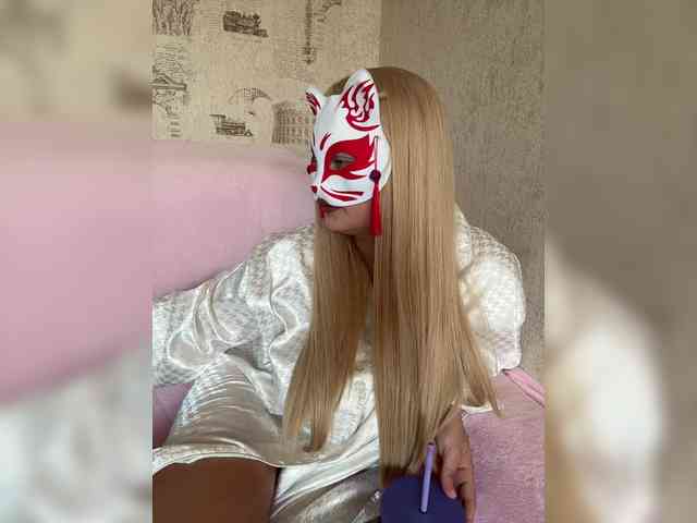 adult nude chat room Annie-Carlotta