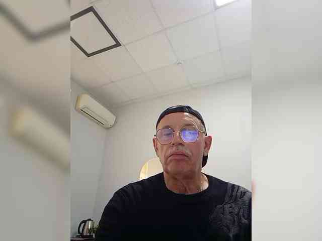 Dinamikdon554a Live Webcam on BongaCams