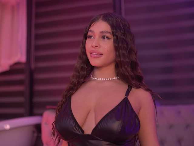 BellaNoirre's BongaCams show and profile