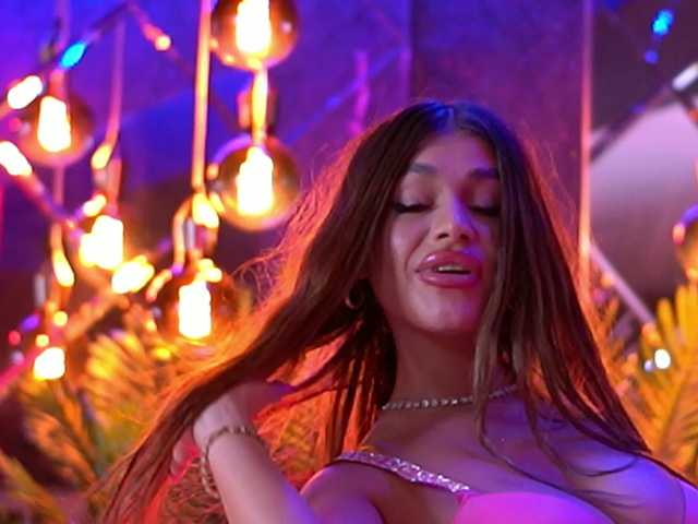 BellaNoirre's BongaCams show and profile