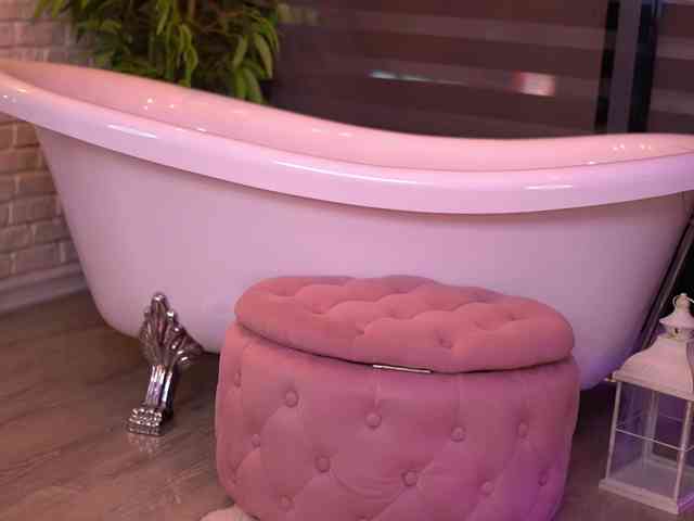 BellaNoirre webcam