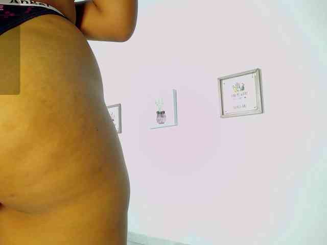 VALERYY-ROSE webcam