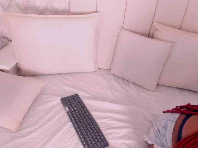 Scarlet-coleman webcam