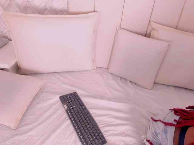 Scarlet-coleman webcam