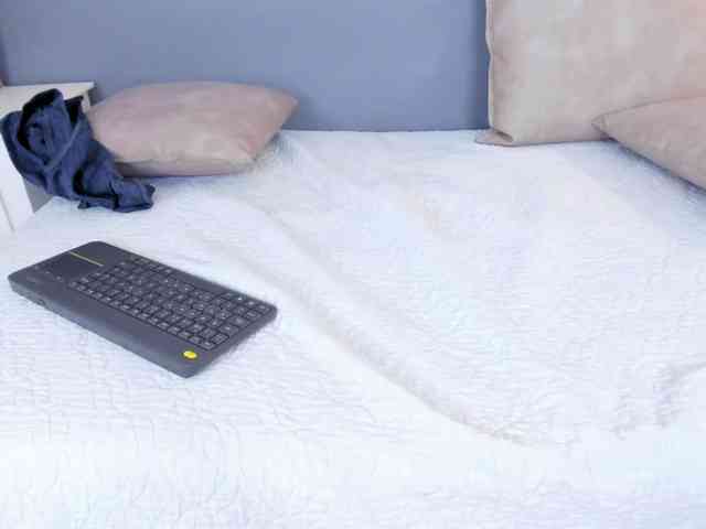 Scarlet-coleman webcam
