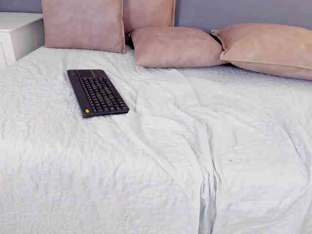 Scarlet-coleman webcam