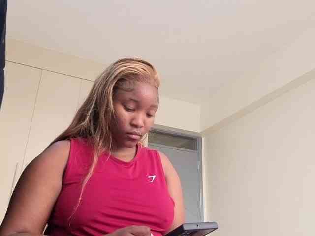 Creamysquirtera's webcam live show