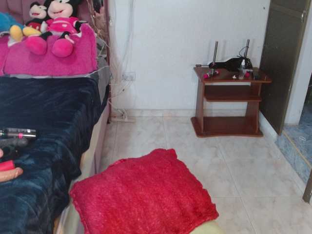 Karolcoott's BongaCams show and profile