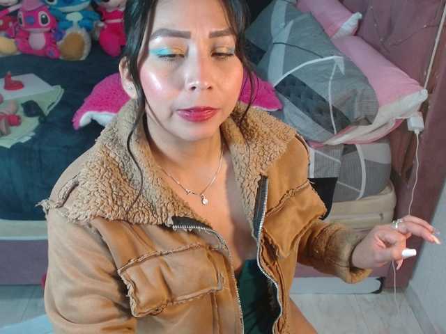 Karolcoott's BongaCams show and profile