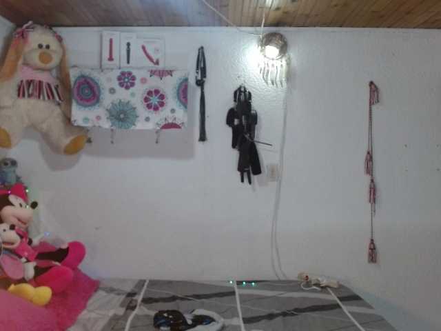 Karolcoott's BongaCams show and profile